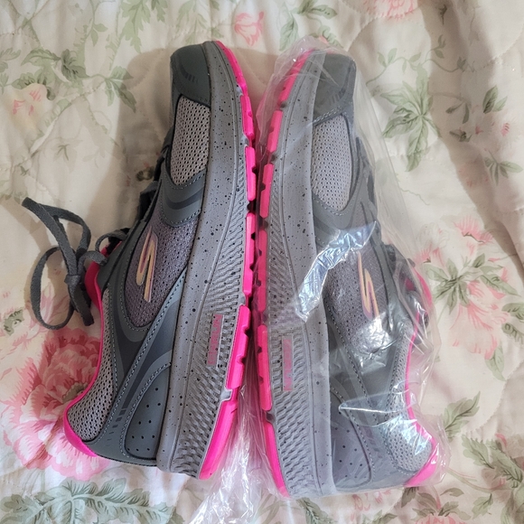 NWOT Skecher's Women's Go Run consistent vivid horizon - Picture 2 of 4